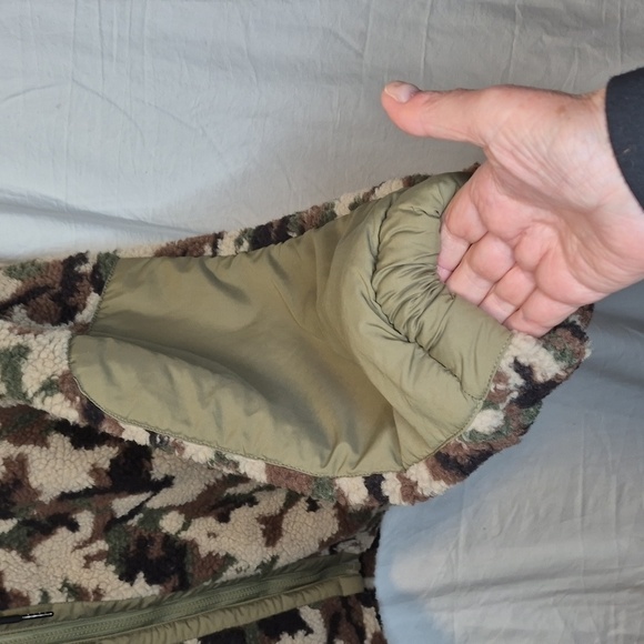 NWT Forever 21 Faux Shearling Camo Print Jacket Sz M Lightweight but substantial - Picture 9 of 15